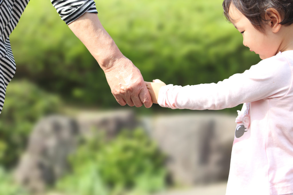 新型コロナ　日本　基礎疾患持ちの高齢者　現役世代